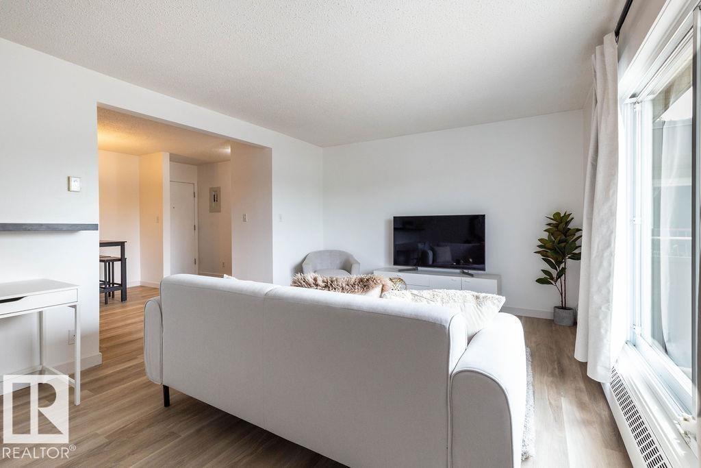 #52 10208 113 ST NW, Edmonton