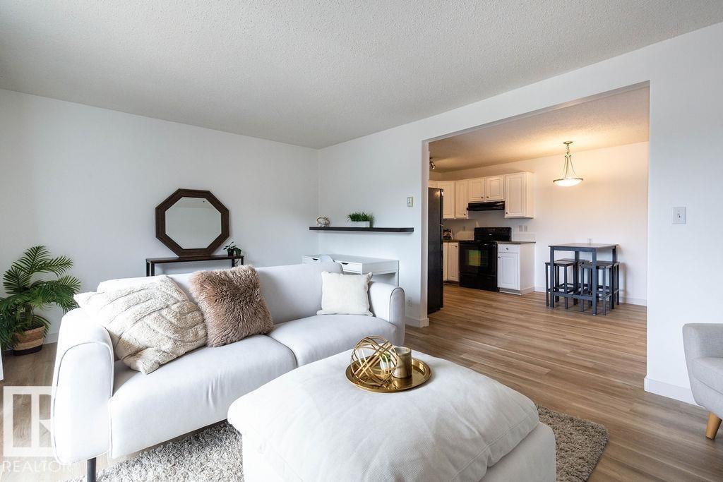 #52 10208 113 ST NW, Edmonton