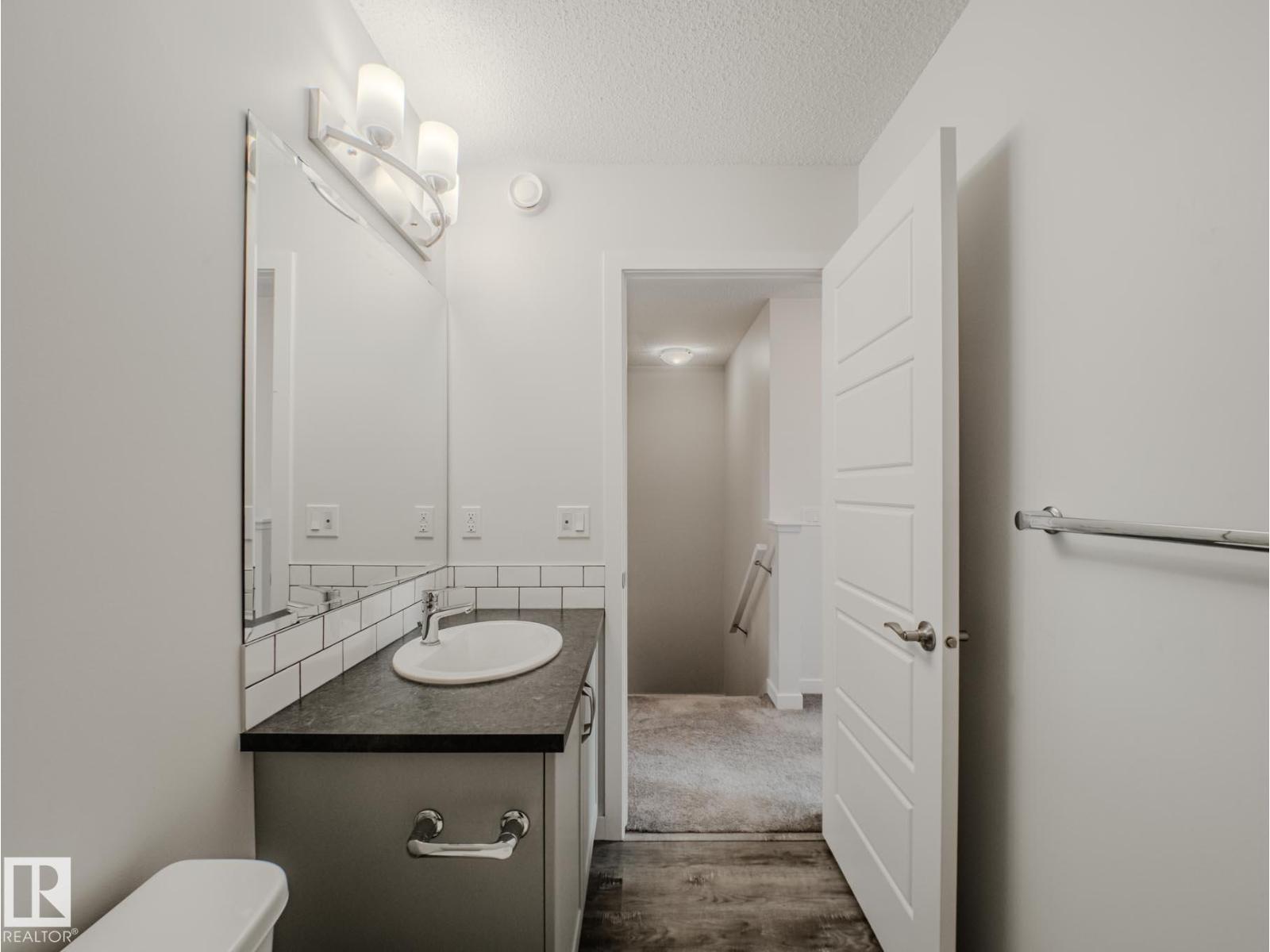 21007 130 AV NW, Edmonton