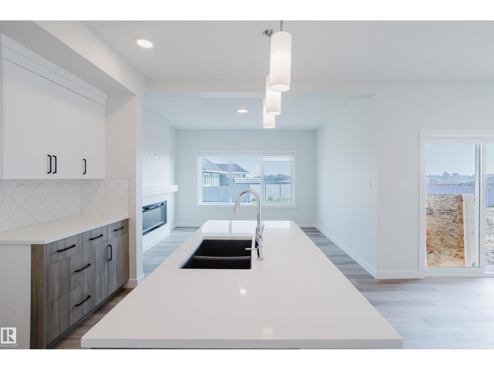 19007 20 AV NW, Edmonton