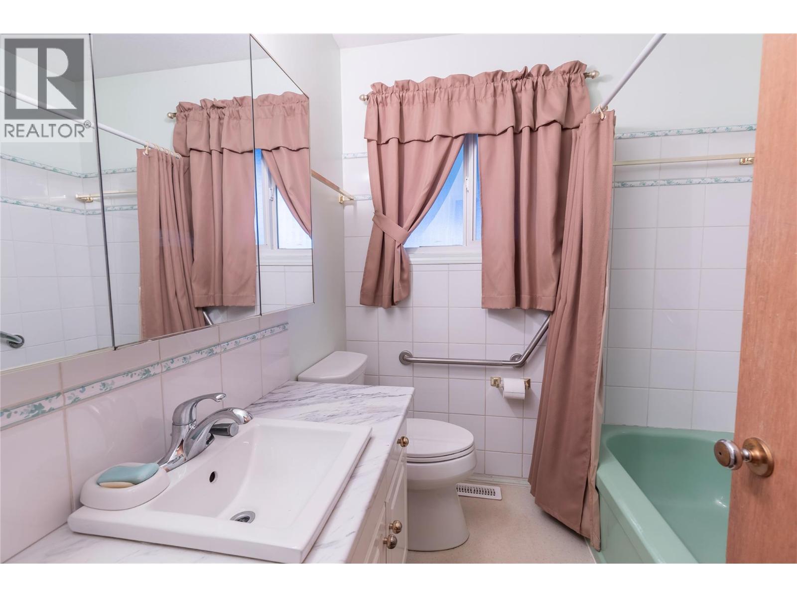  2619 Lakeshore Road, Vernon