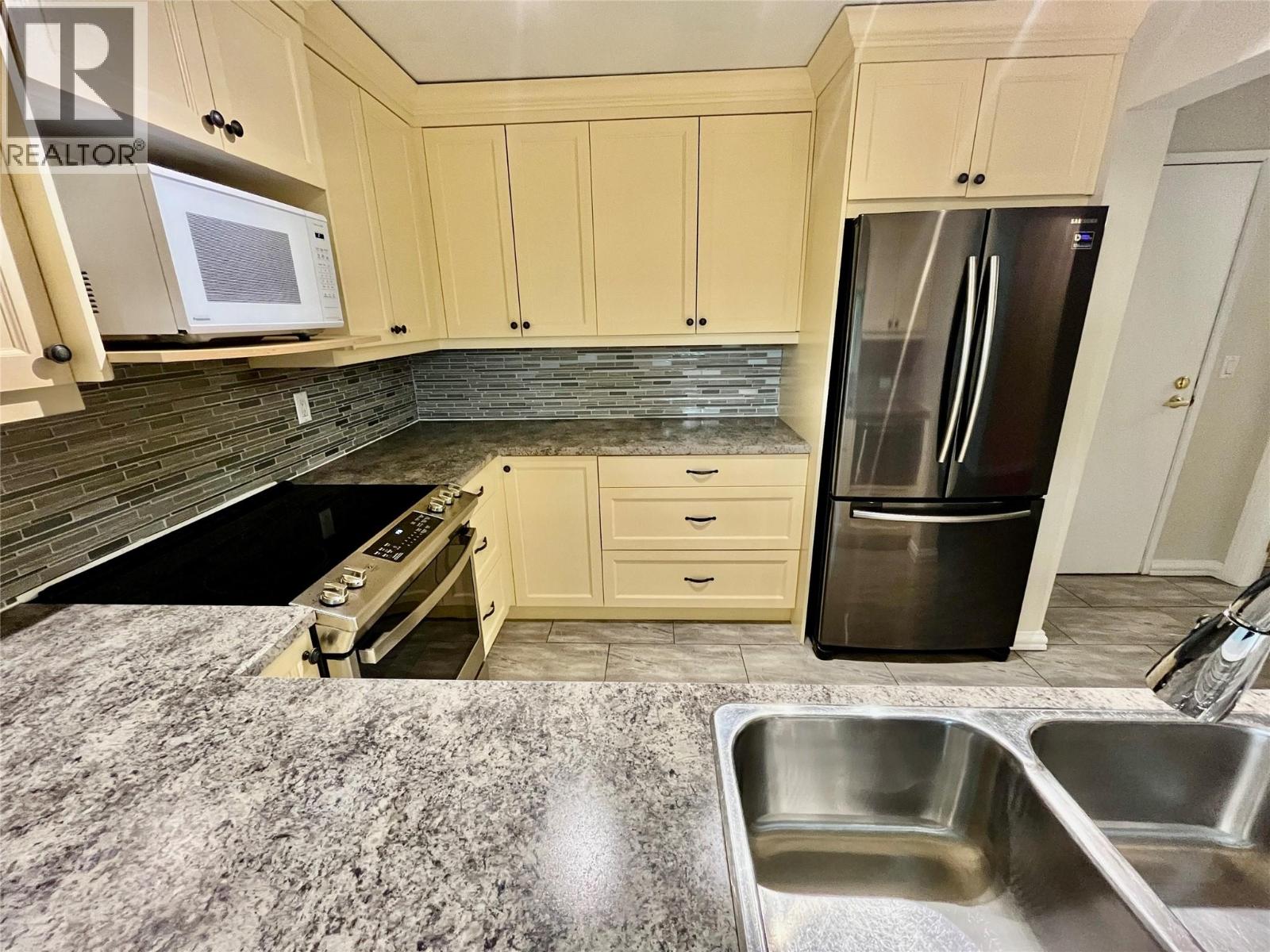 230 1045 Sutherland Avenue, Kelowna