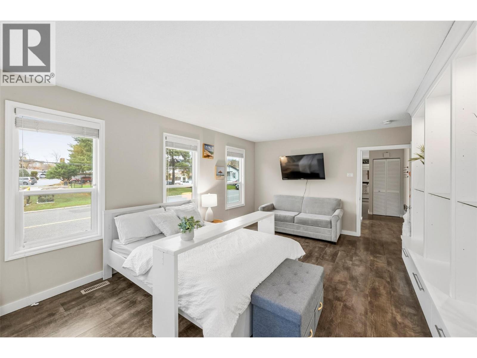  98 Dauphin Avenue, Penticton