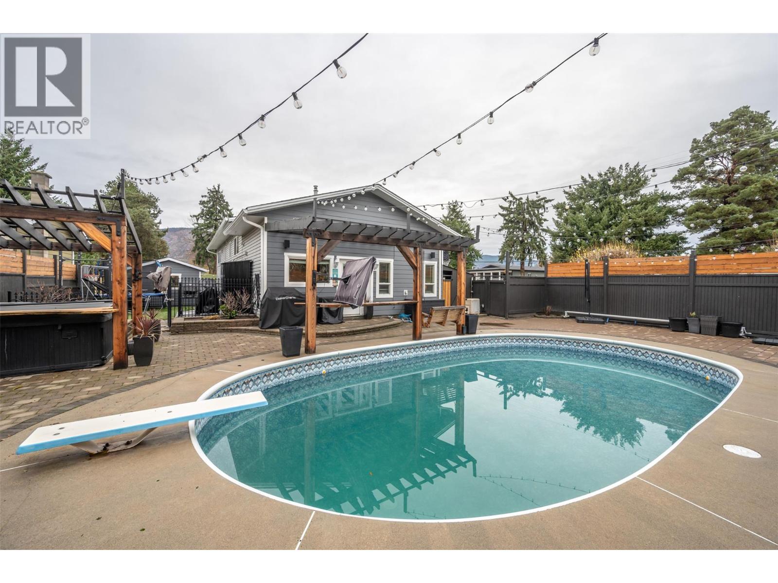  98 Dauphin Avenue, Penticton