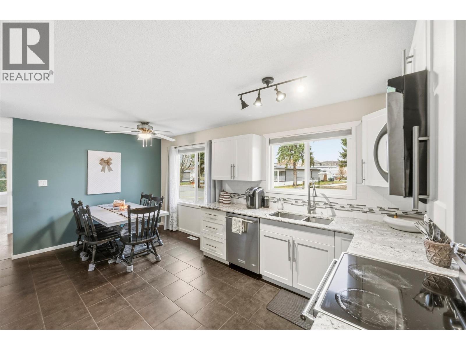  98 Dauphin Avenue, Penticton