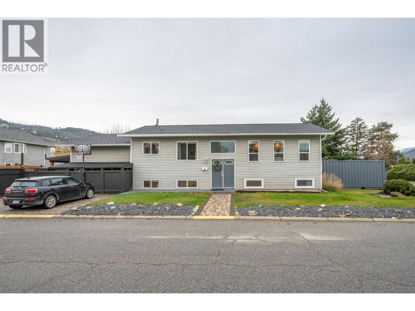  98 Dauphin Avenue, Penticton