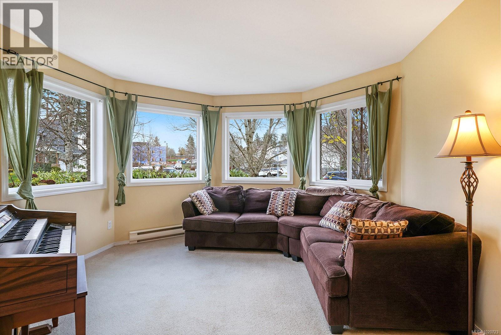 2225 Heron Cres, Comox