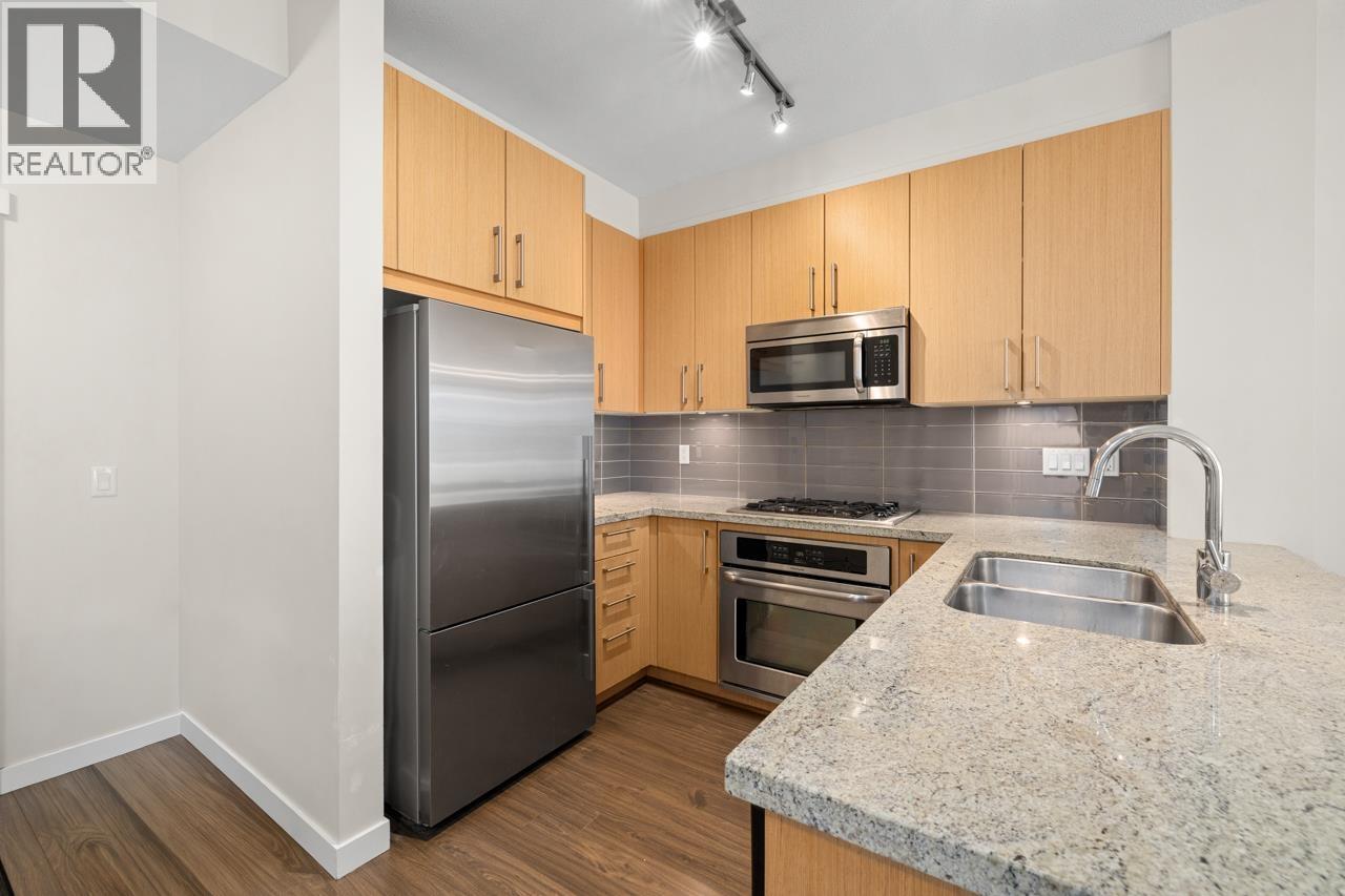 304 139 W 22ND STREET, North Vancouver