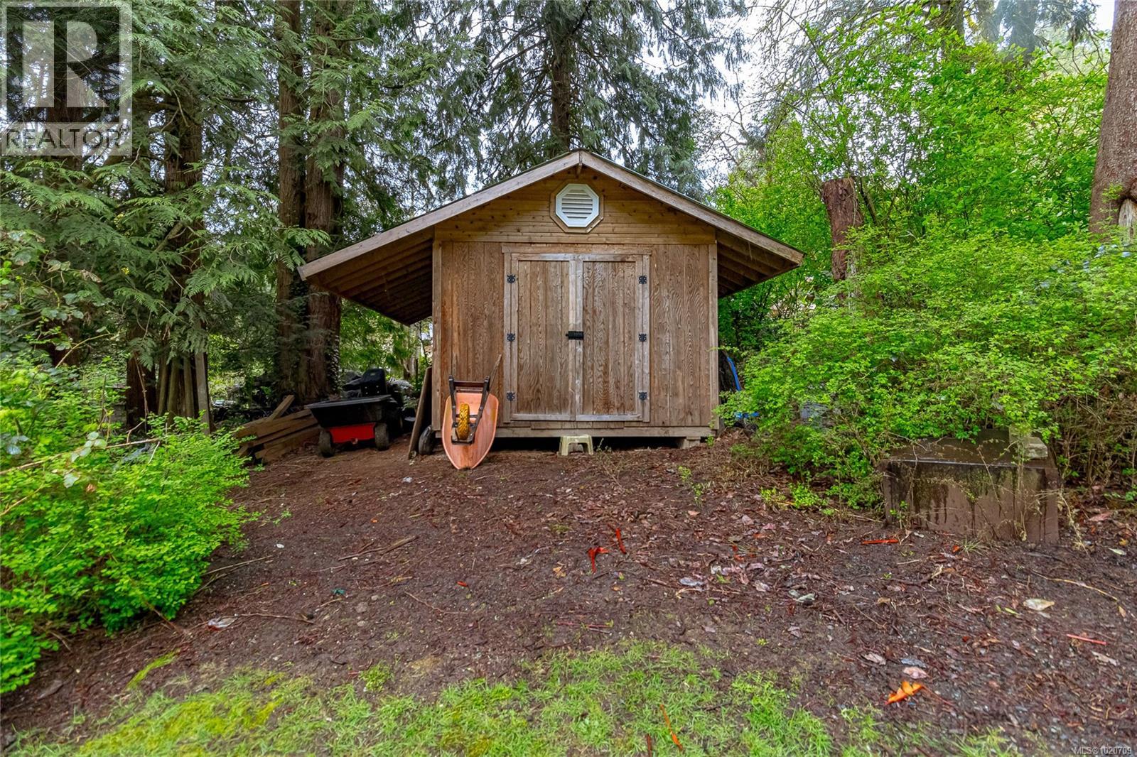 5182 Santa Clara Ave, Saanich