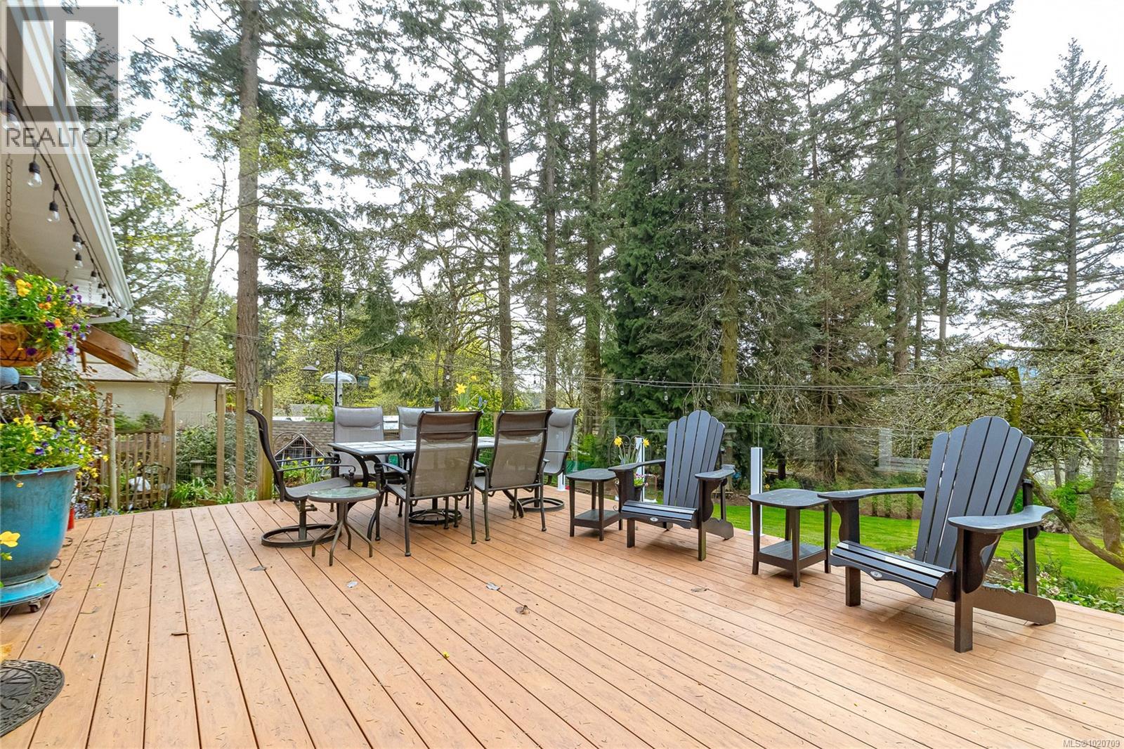 5182 Santa Clara Ave, Saanich