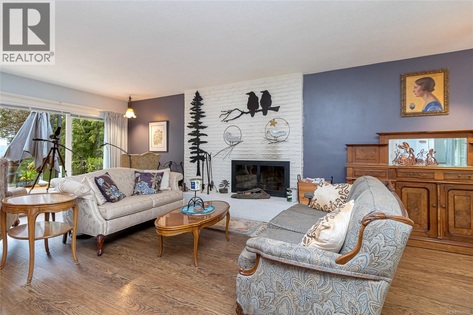 5182 Santa Clara Ave, Saanich