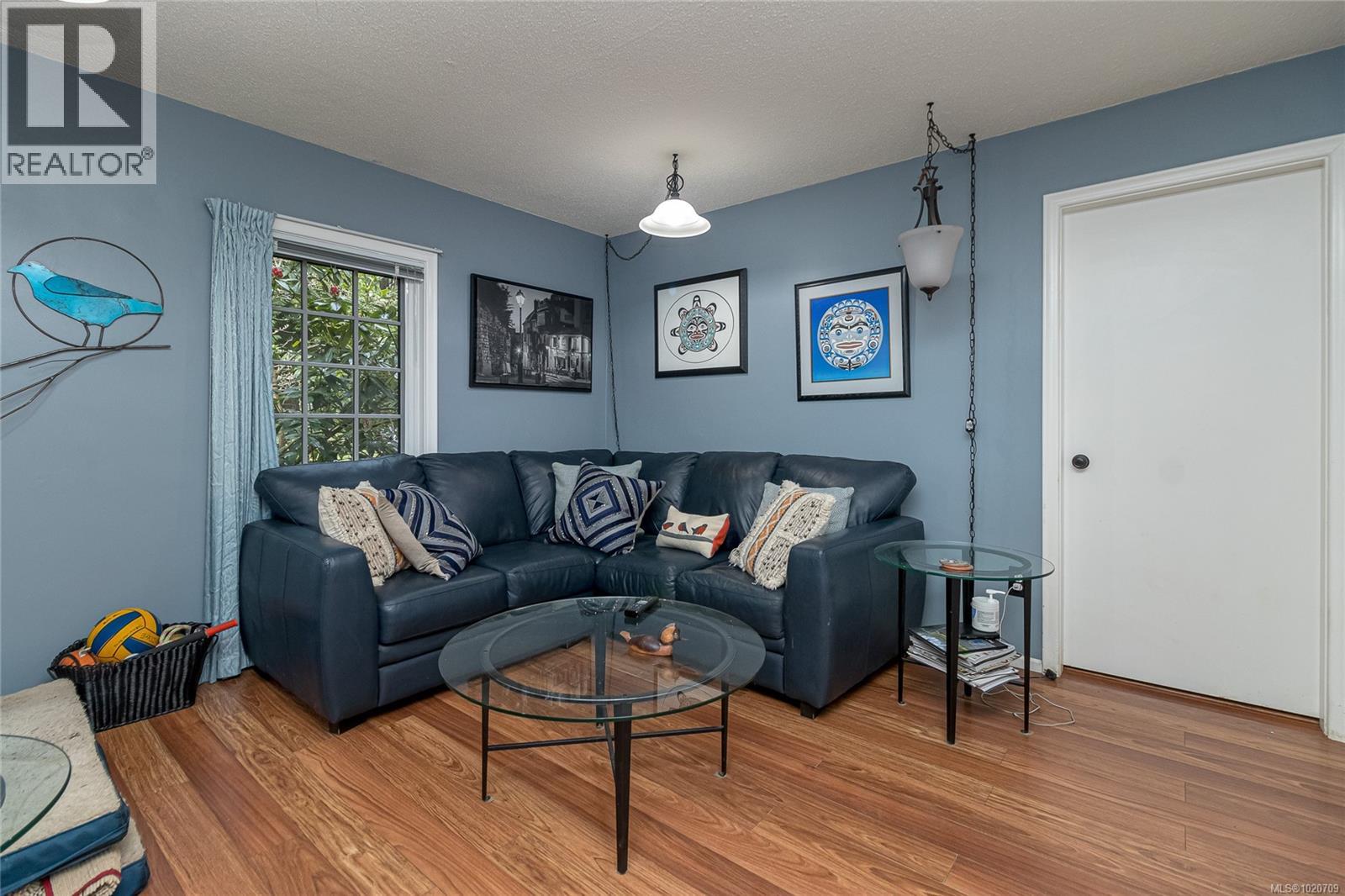 5182 Santa Clara Ave, Saanich