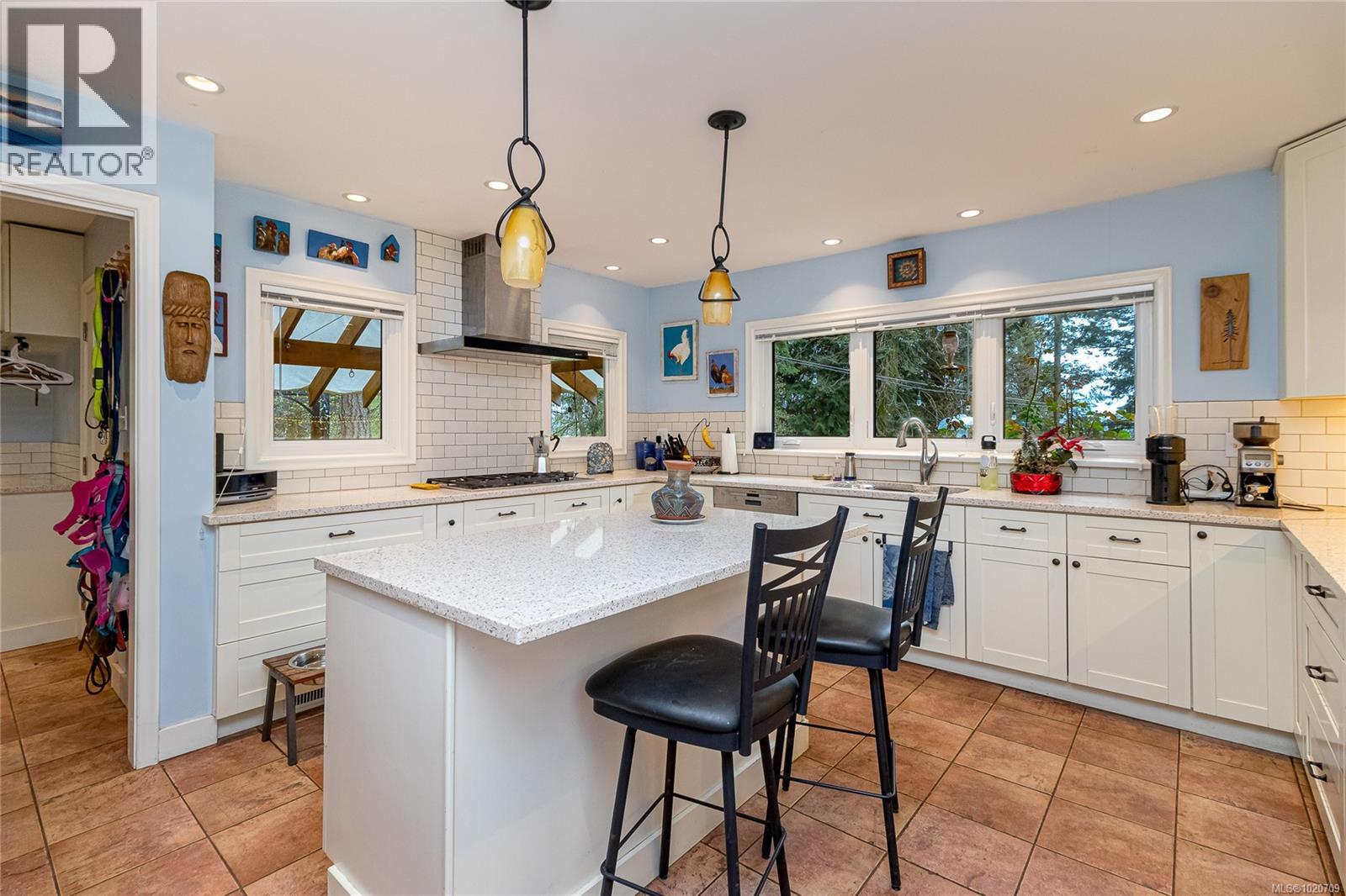 5182 Santa Clara Ave, Saanich