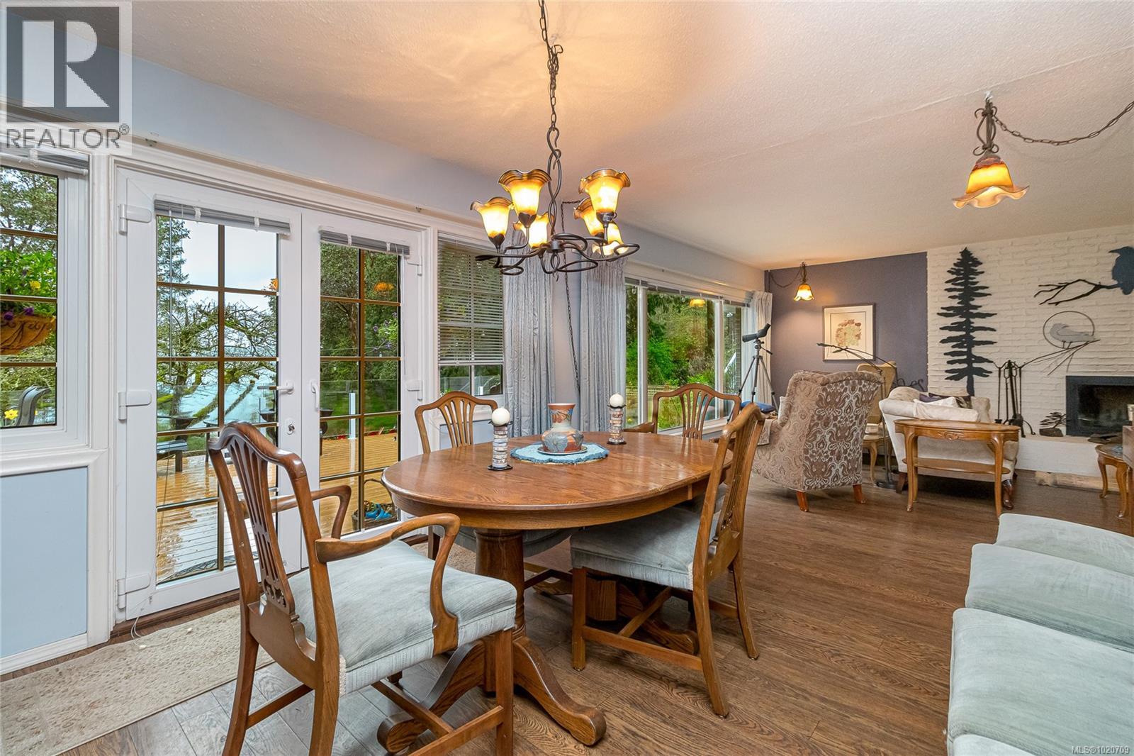 5182 Santa Clara Ave, Saanich