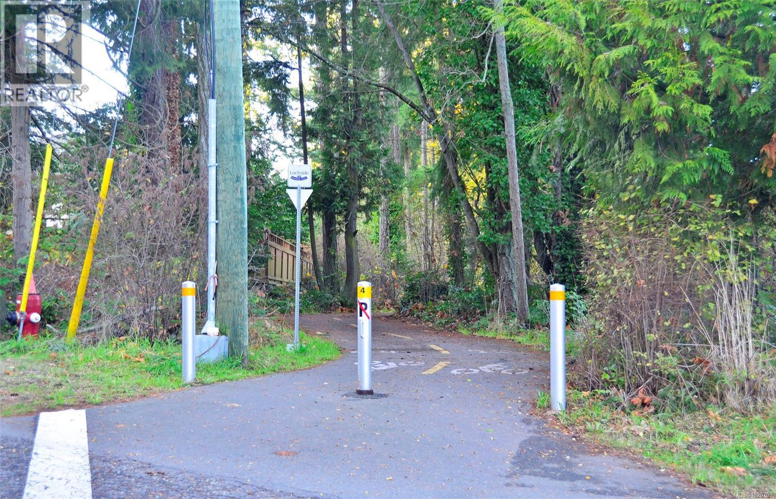 5182 Santa Clara Ave, Saanich