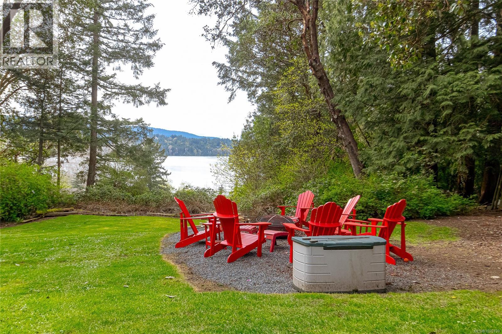 5182 Santa Clara Ave, Saanich