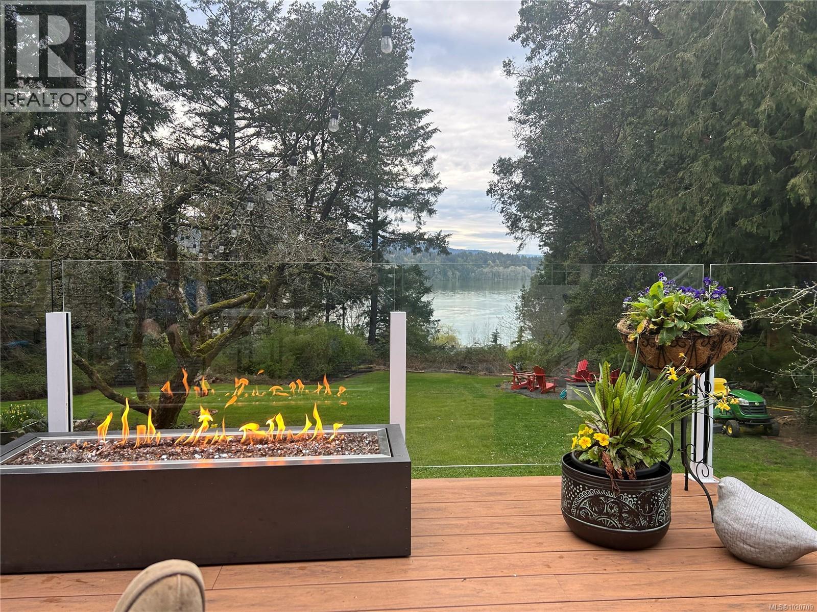 5182 Santa Clara Ave, Saanich