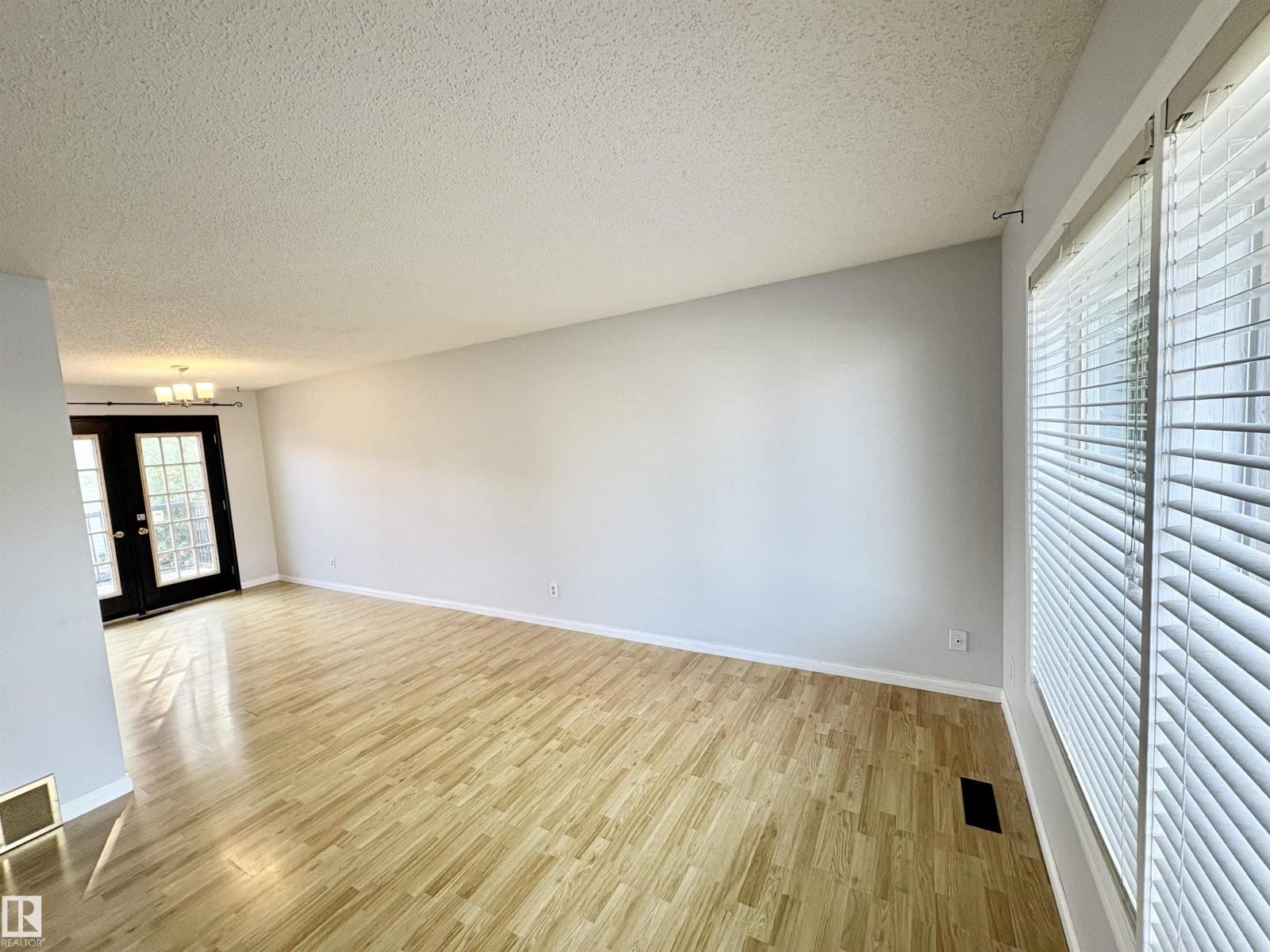 12231 44 ST NW NW, Edmonton