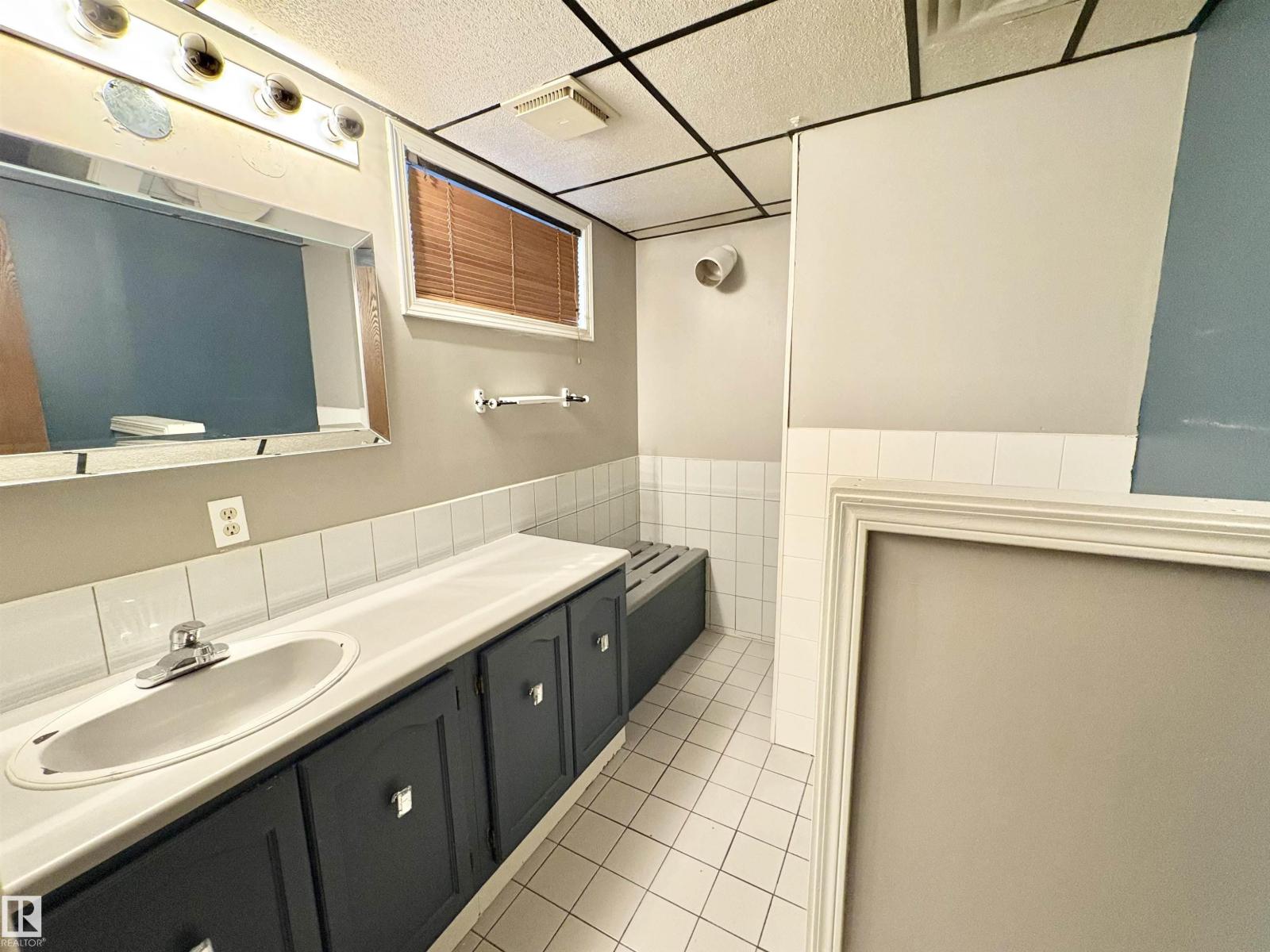 12231 44 ST NW NW, Edmonton