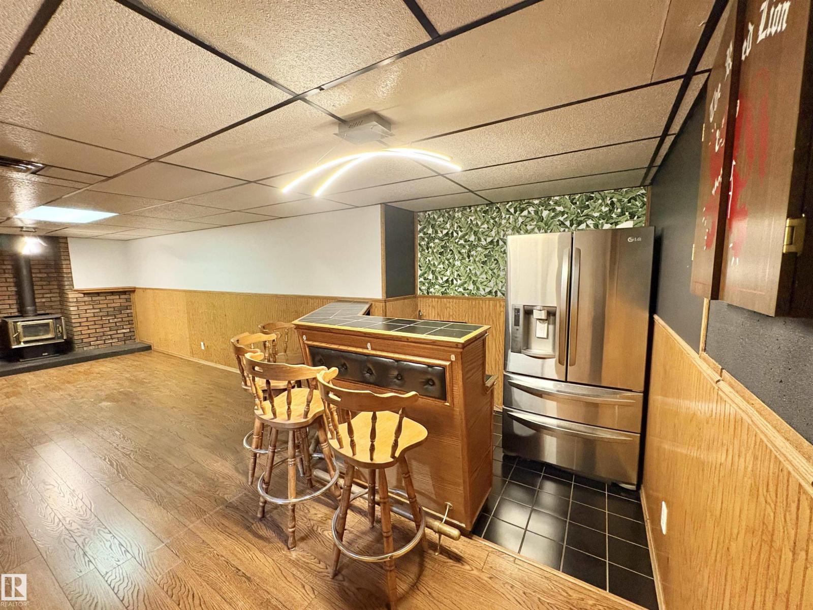 12231 44 ST NW NW, Edmonton