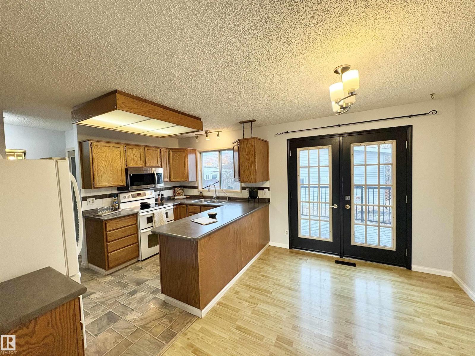 12231 44 ST NW NW, Edmonton