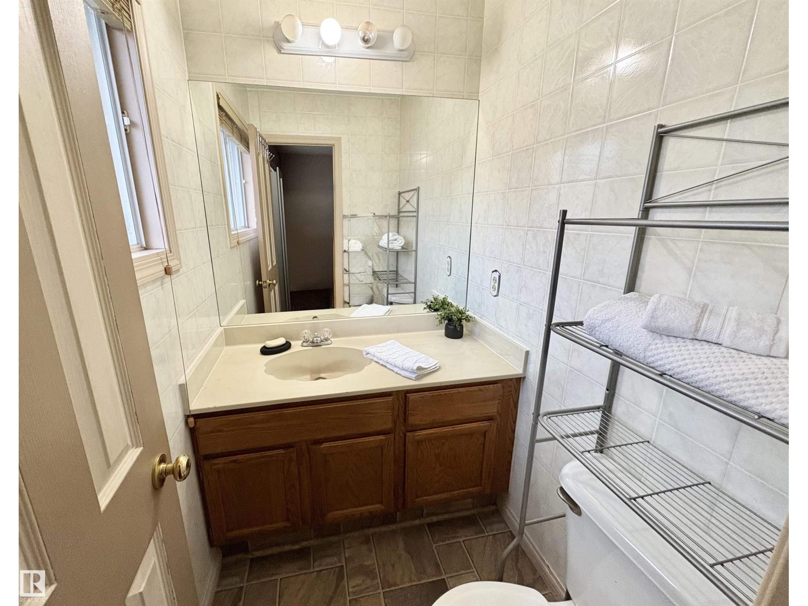 12231 44 ST NW NW, Edmonton