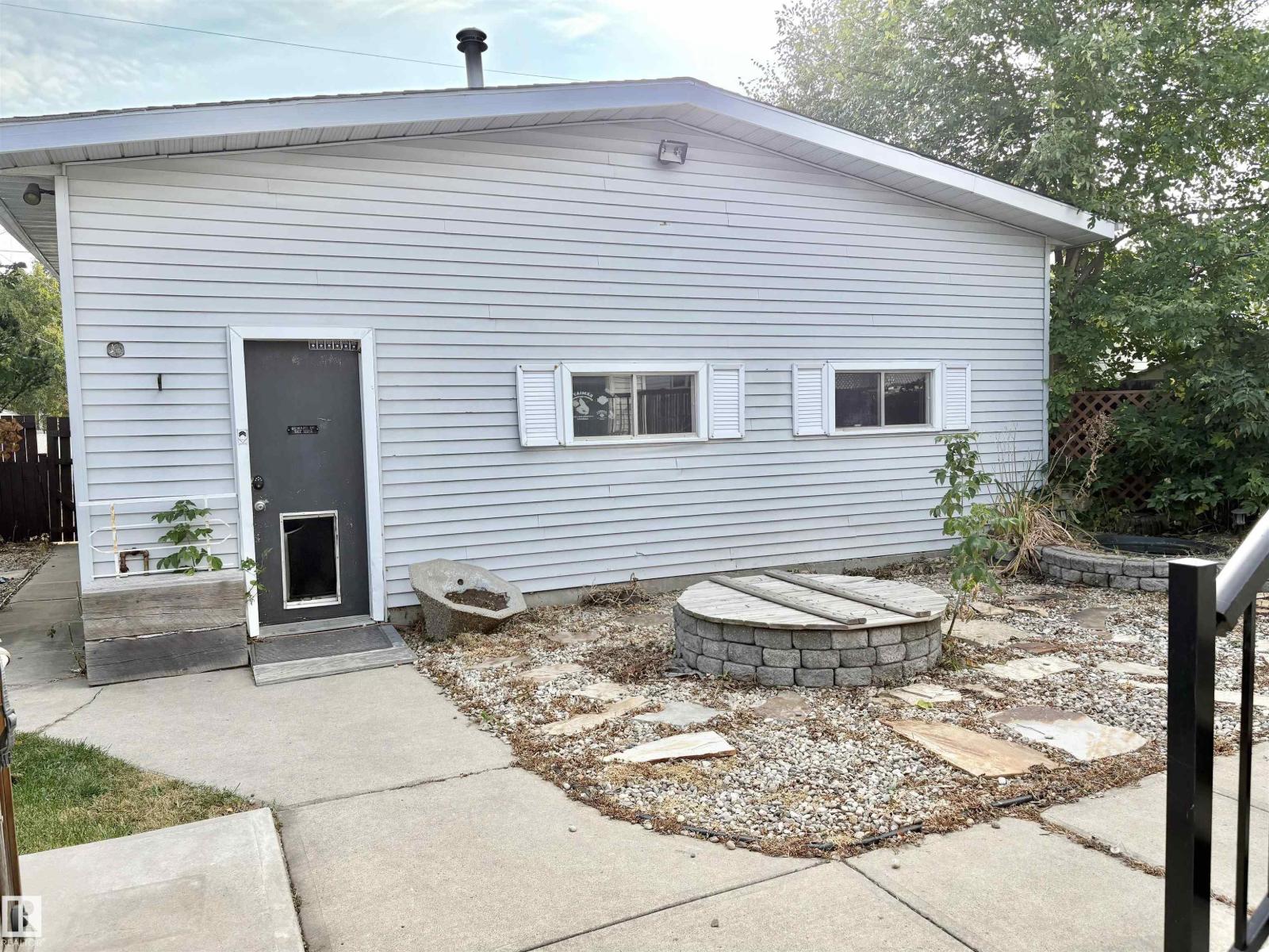 12231 44 ST NW NW, Edmonton