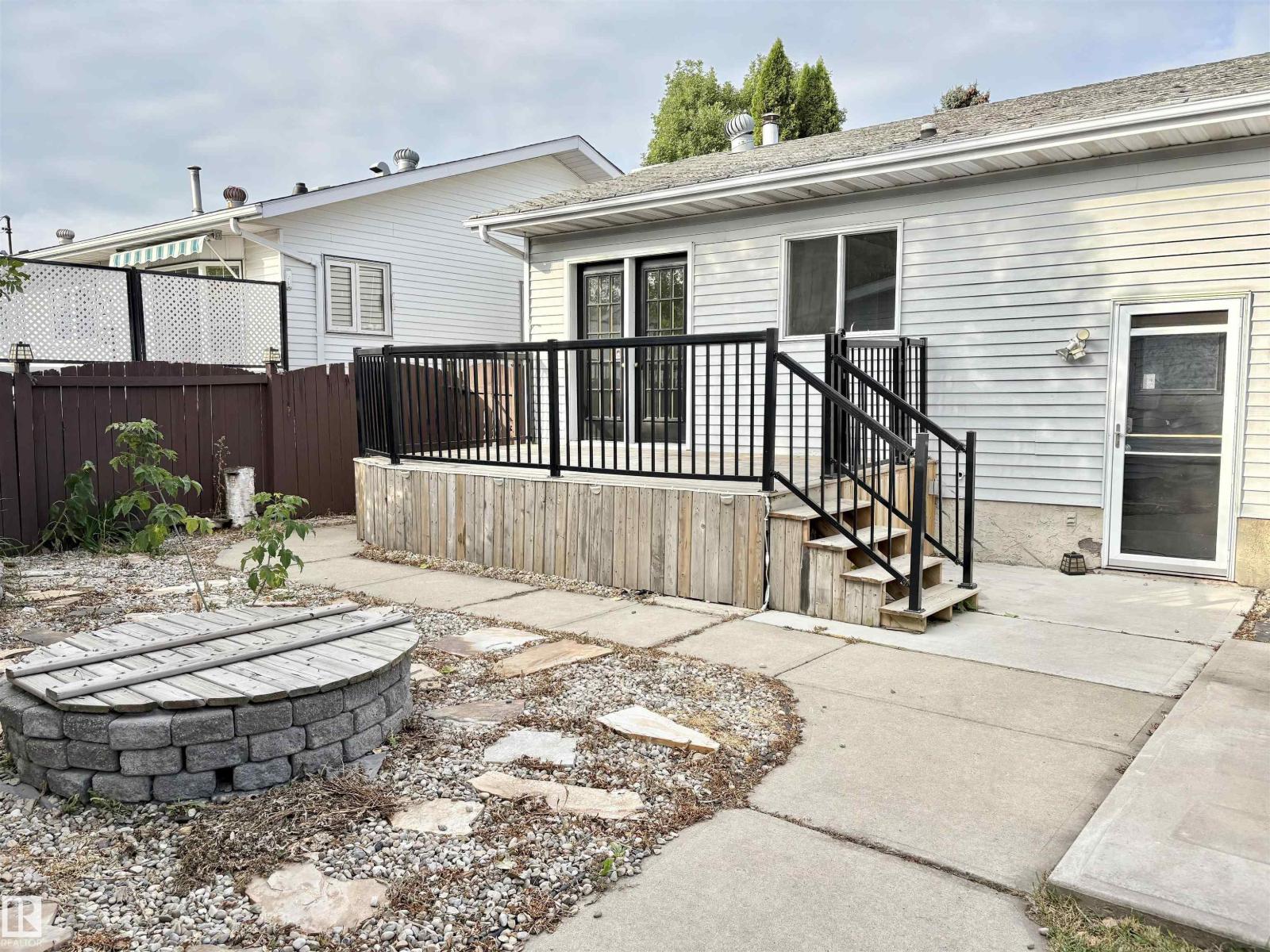 12231 44 ST NW NW, Edmonton