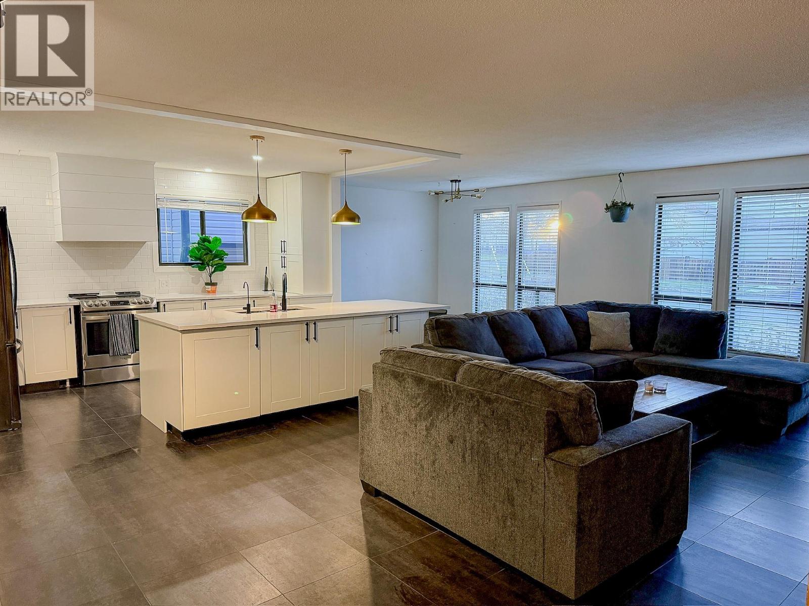 10728 18 Street, Dawson Creek