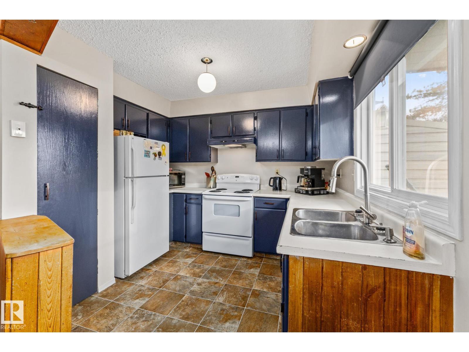 11960 145 AV NW, Edmonton