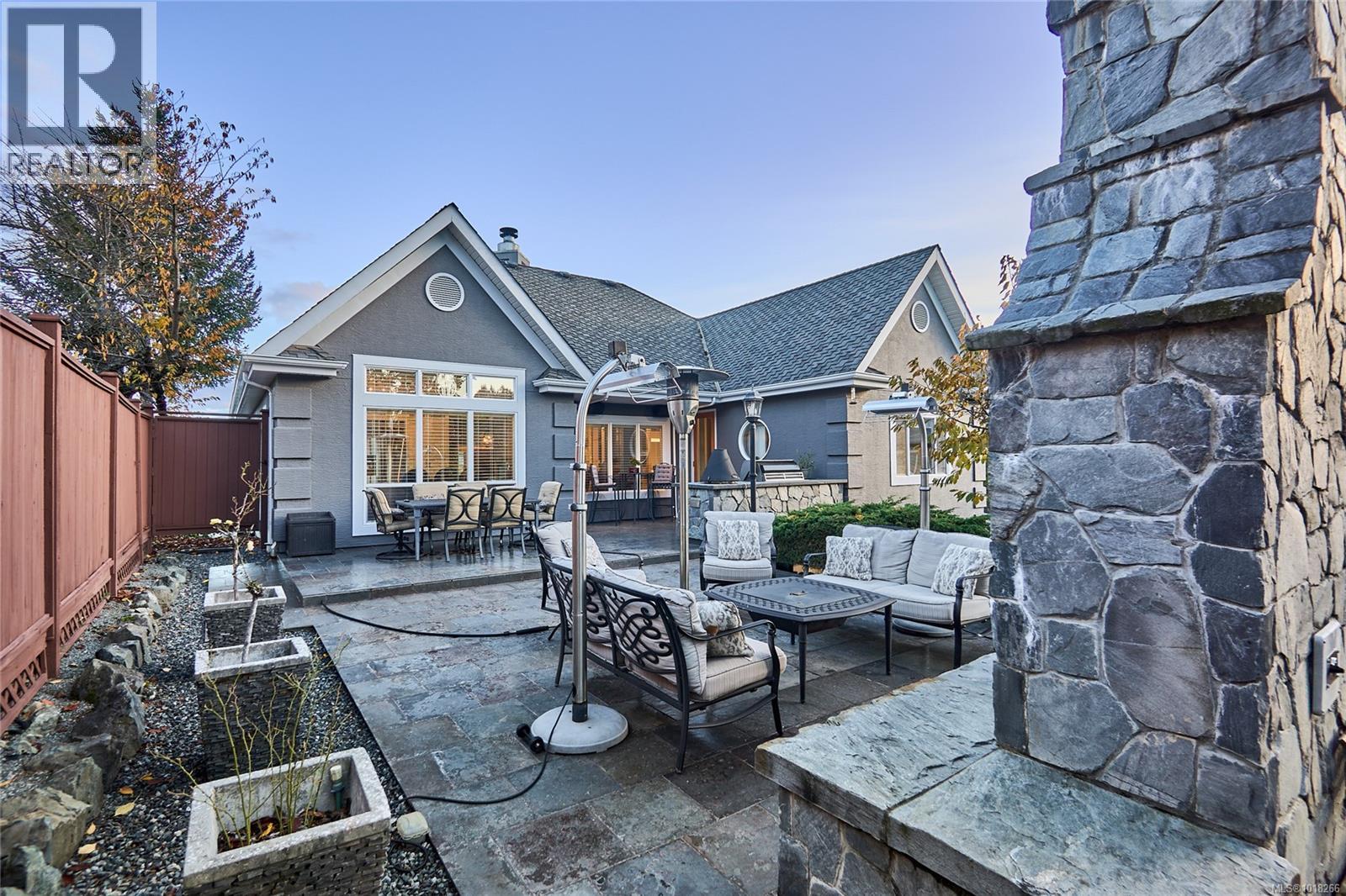 301 Mount Royal Pl, Nanaimo