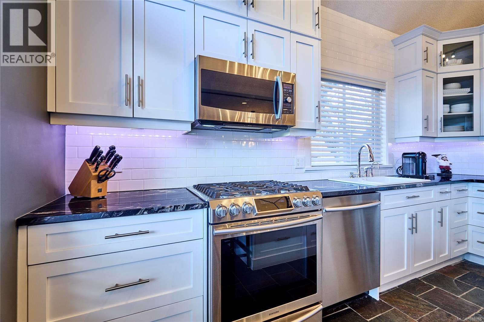 301 Mount Royal Pl, Nanaimo