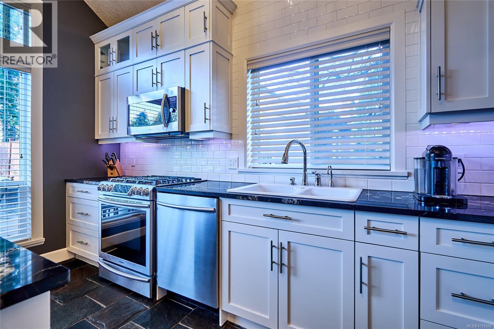 301 Mount Royal Pl, Nanaimo