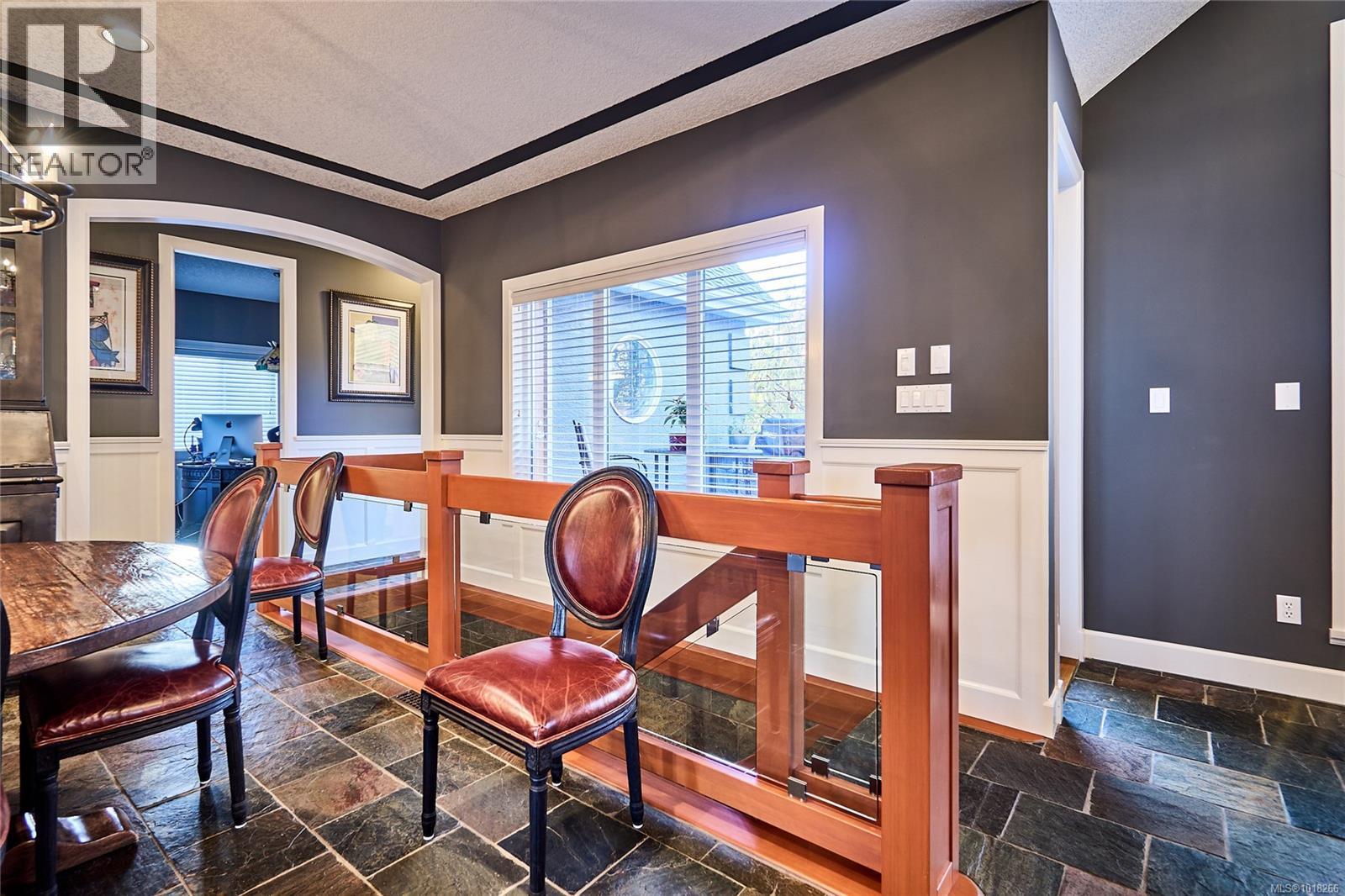 301 Mount Royal Pl, Nanaimo