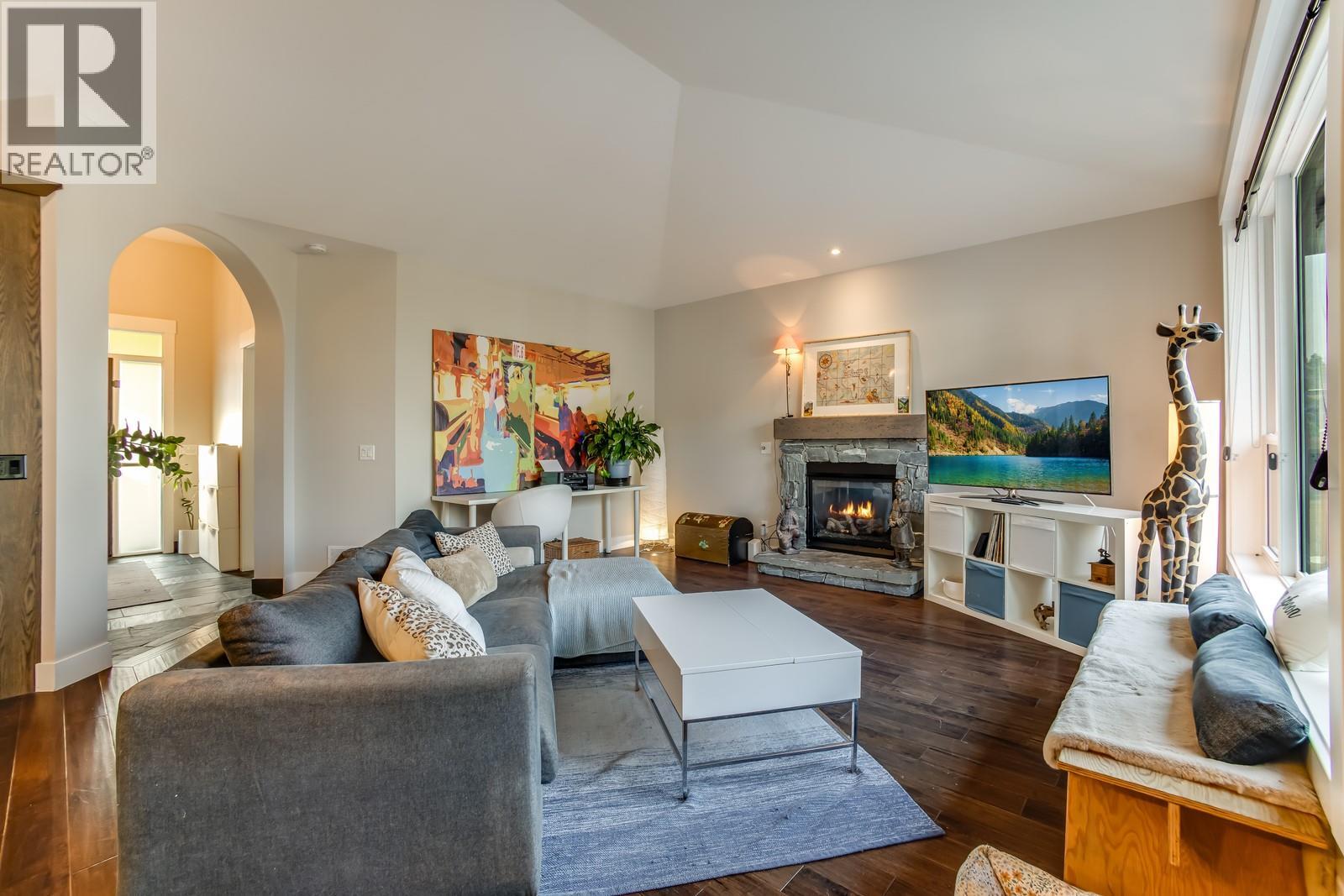  13093 Shoreline Drive, Lake Country