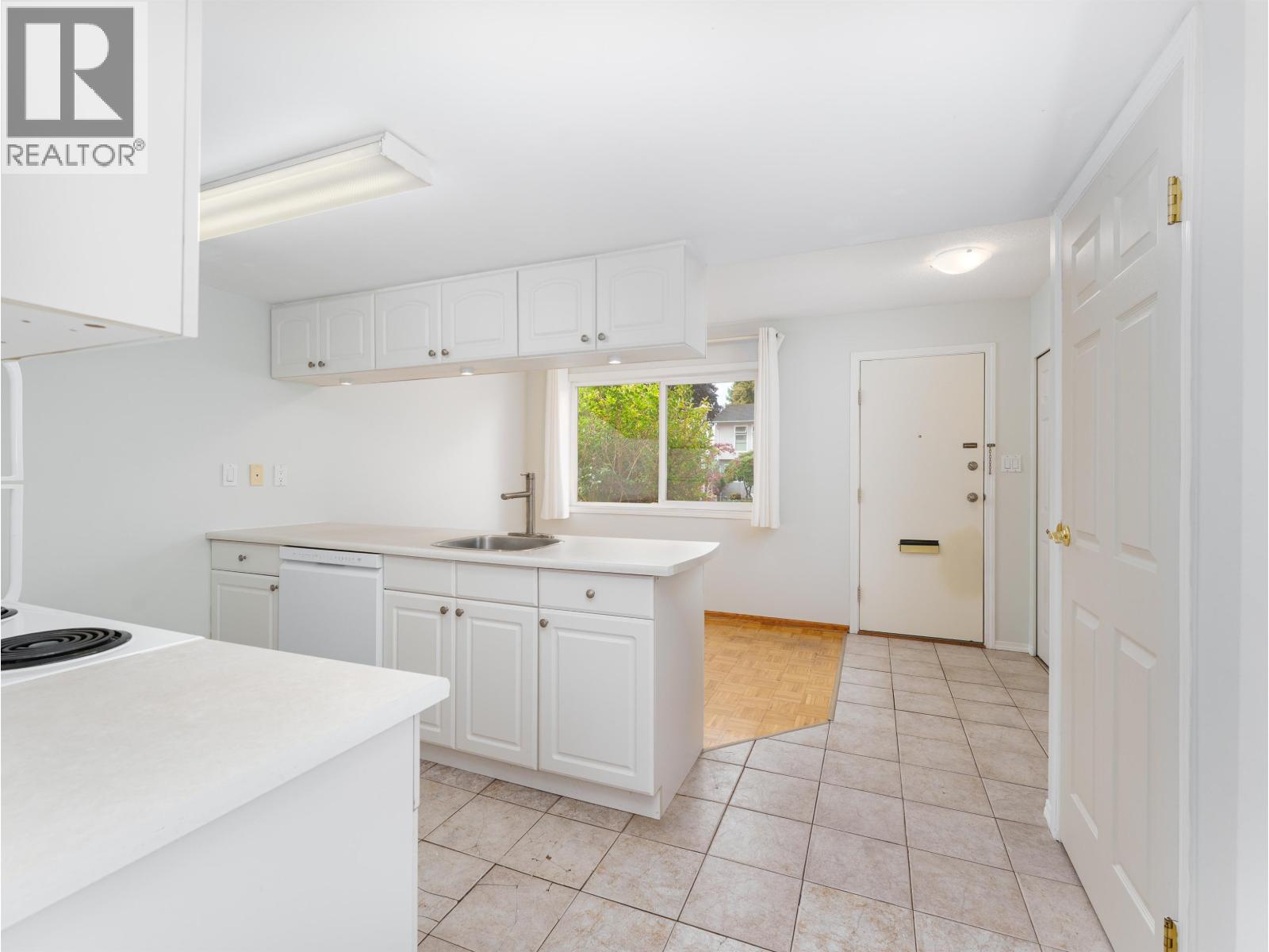 5 3554 E 49TH AVENUE, Vancouver