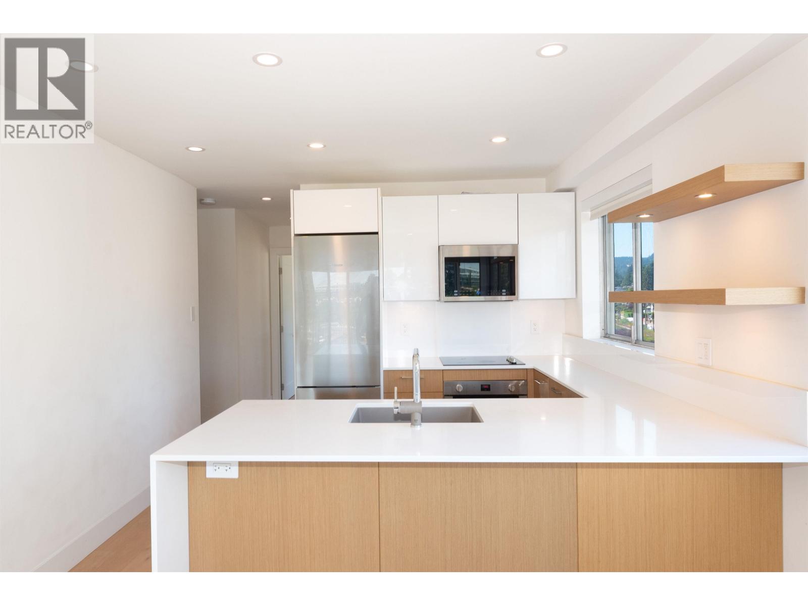 708 150 24TH STREET, West Vancouver