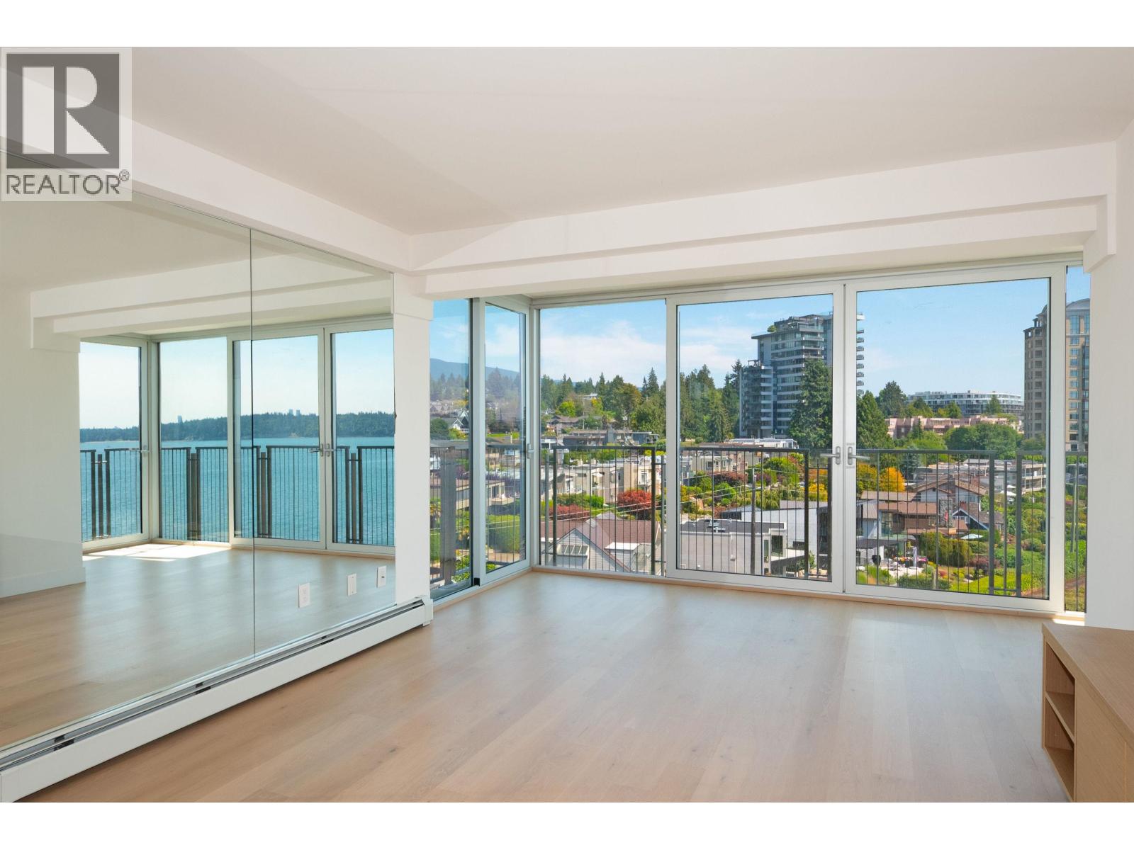 708 150 24TH STREET, West Vancouver