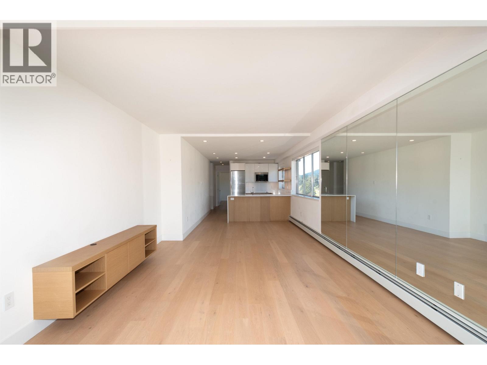 708 150 24TH STREET, West Vancouver