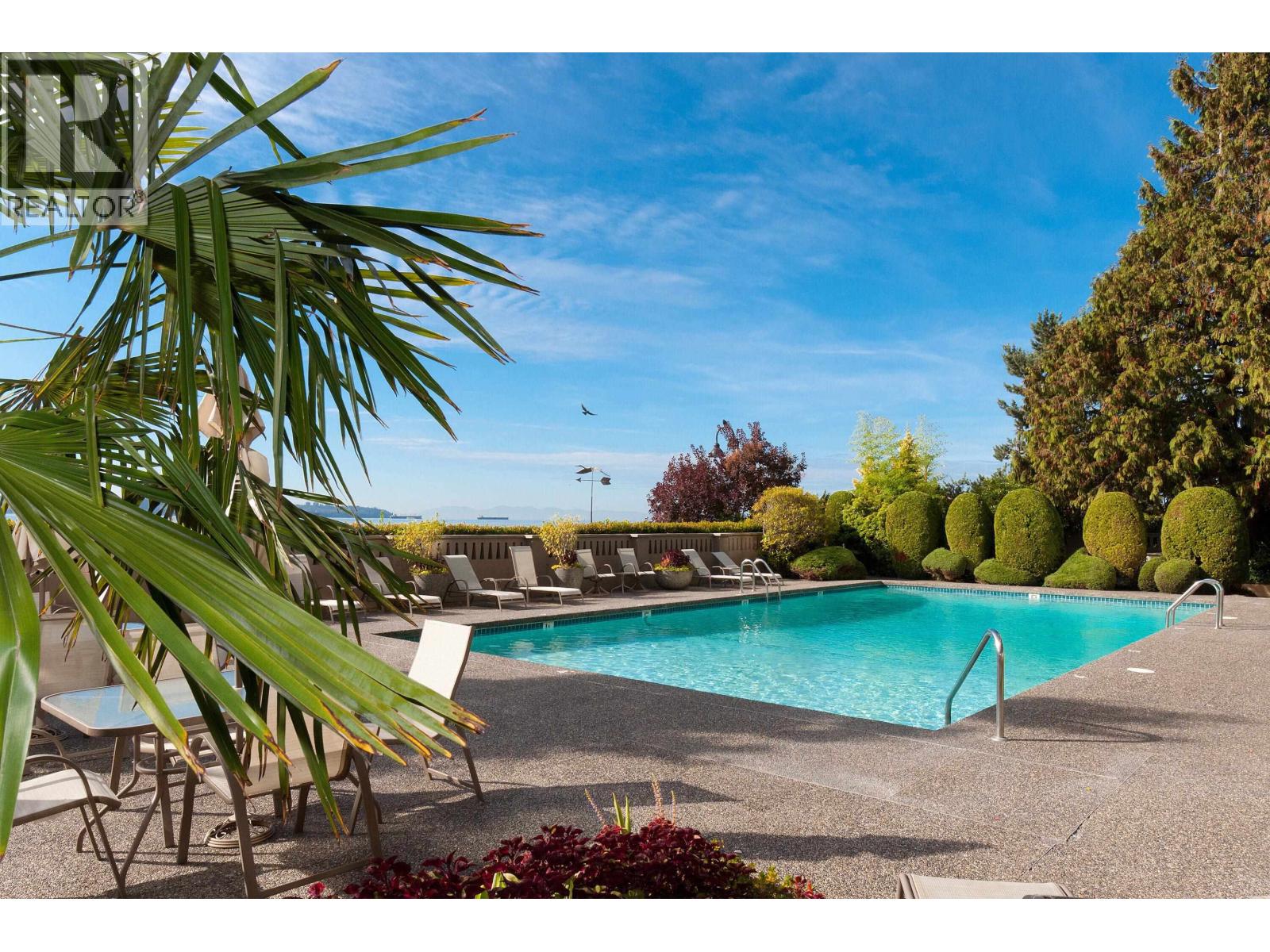 708 150 24TH STREET, West Vancouver