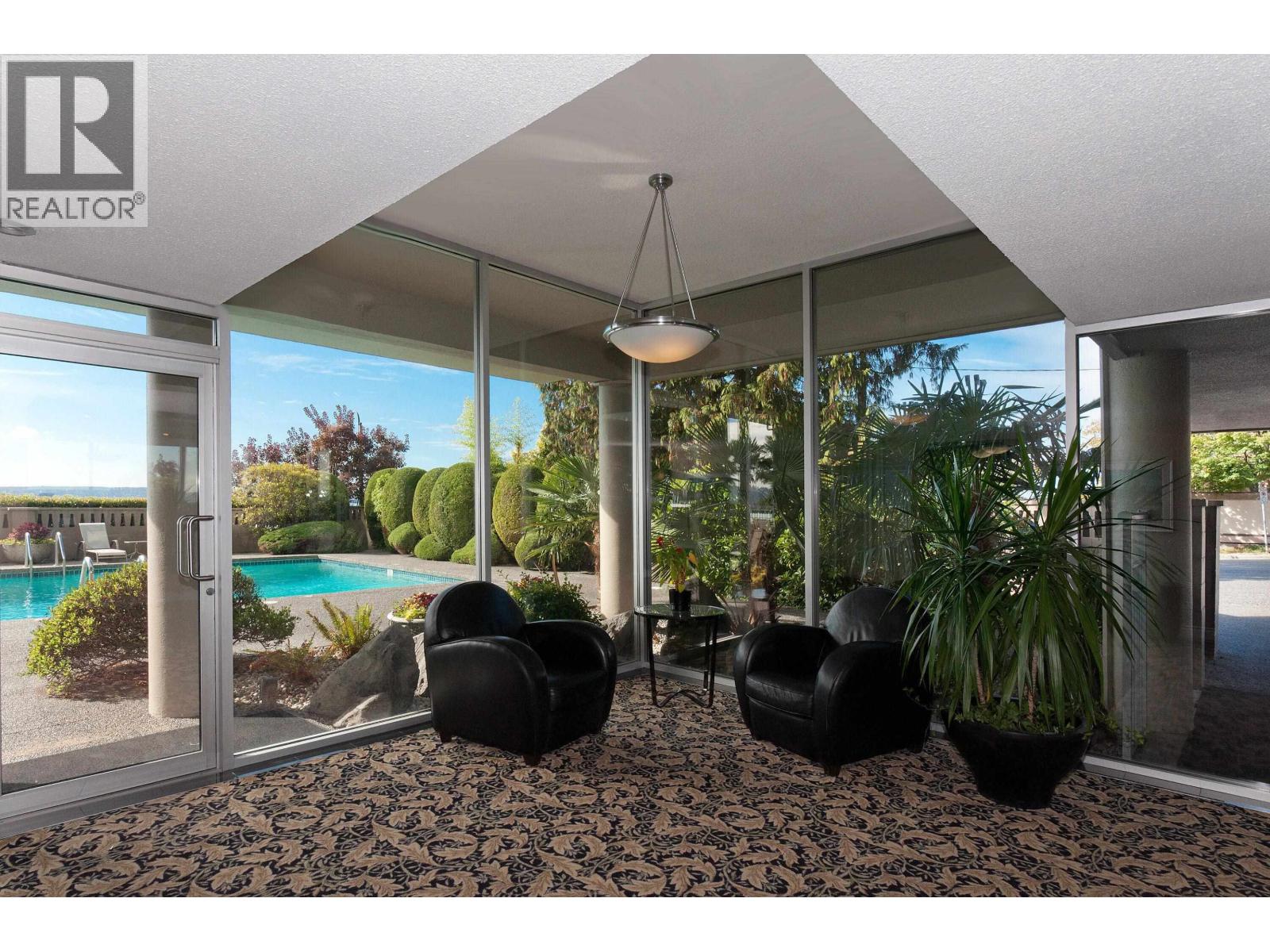 708 150 24TH STREET, West Vancouver