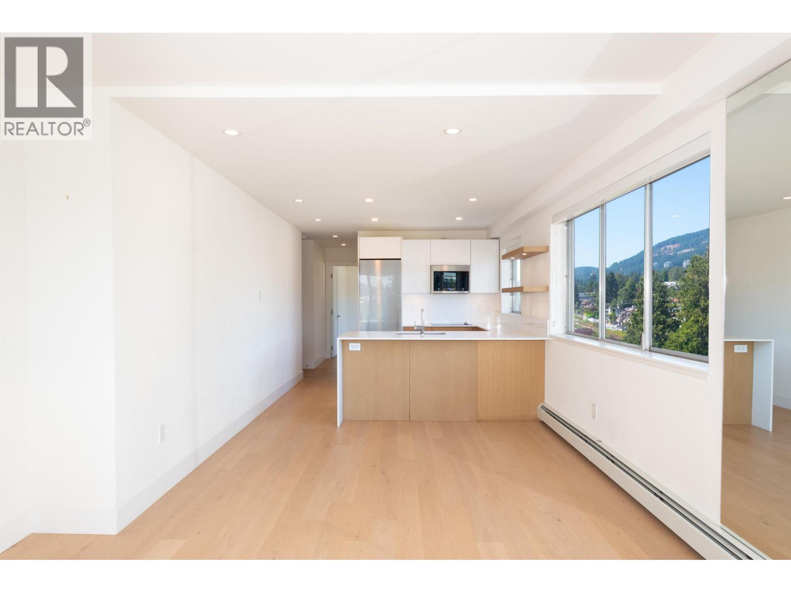 708 150 24TH STREET, West Vancouver