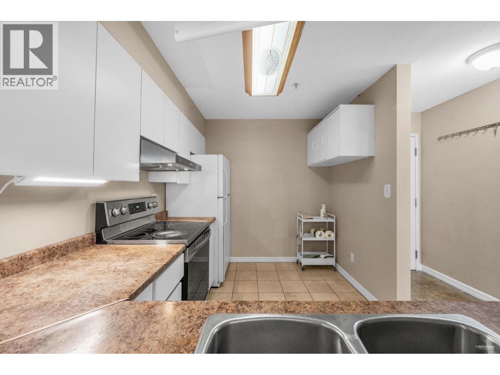 411 525 AGNES STREET, New Westminster