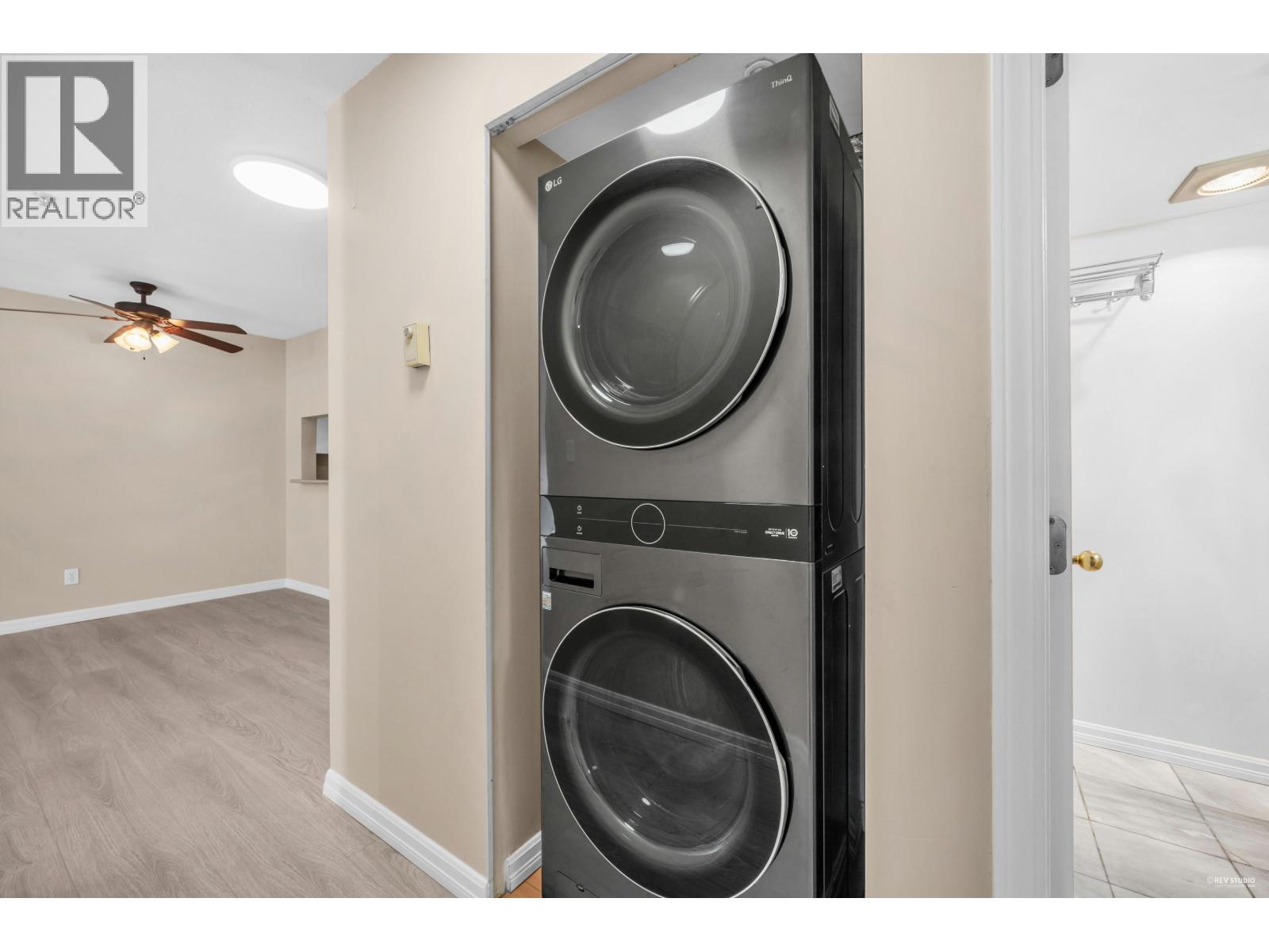 411 525 AGNES STREET, New Westminster