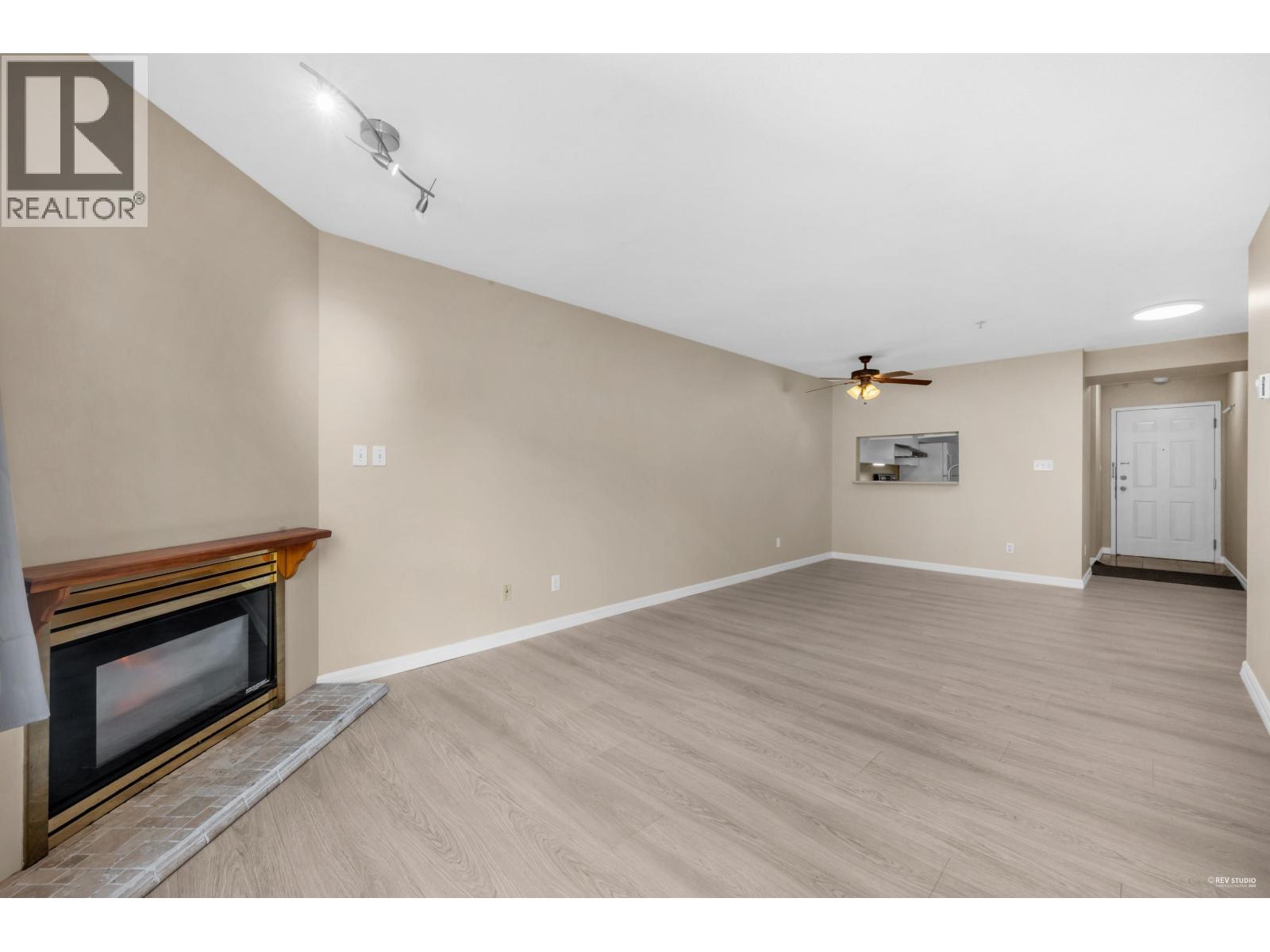 411 525 AGNES STREET, New Westminster
