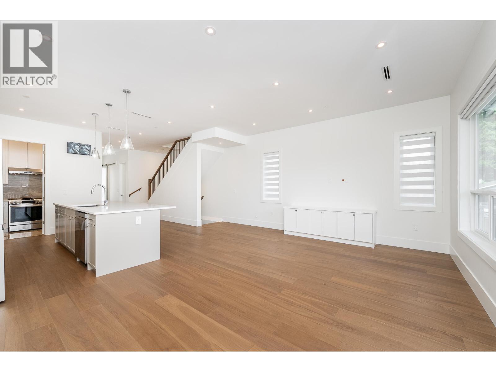 3380 EDINBURGH STREET, Port Coquitlam