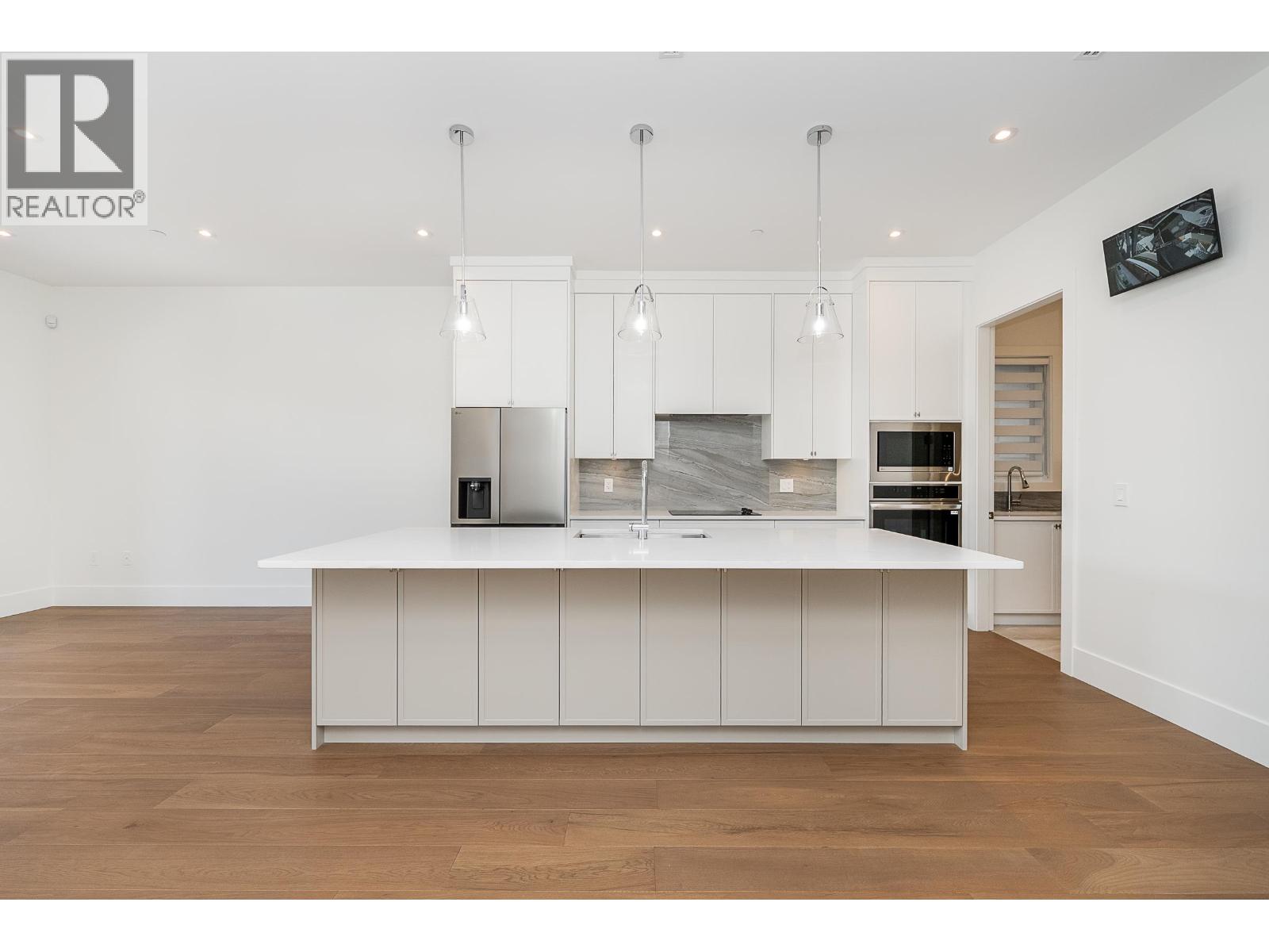 3380 EDINBURGH STREET, Port Coquitlam