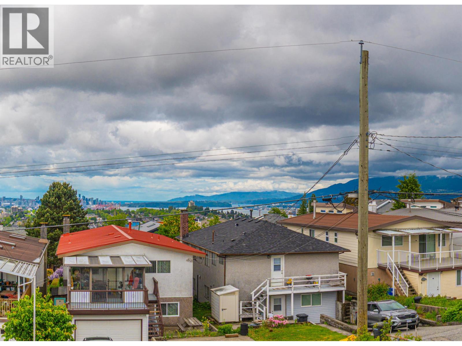 111 GROSVENOR AVENUE, Burnaby