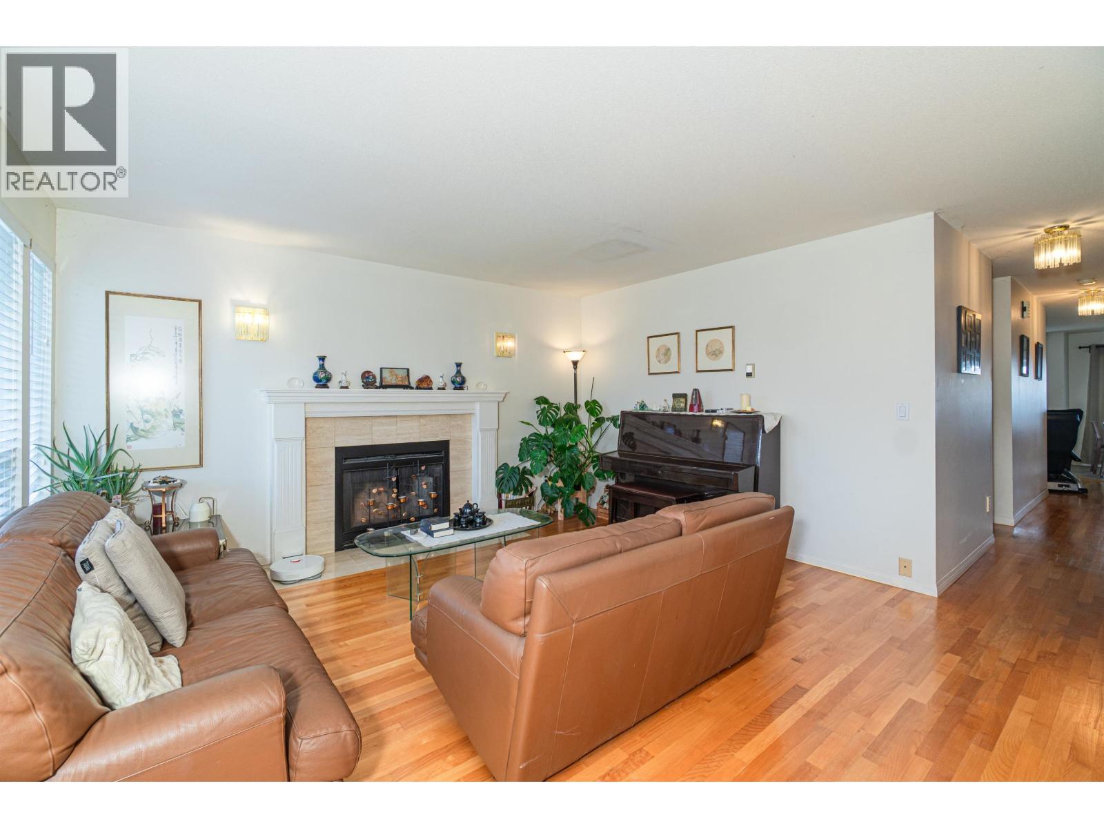 111 GROSVENOR AVENUE, Burnaby