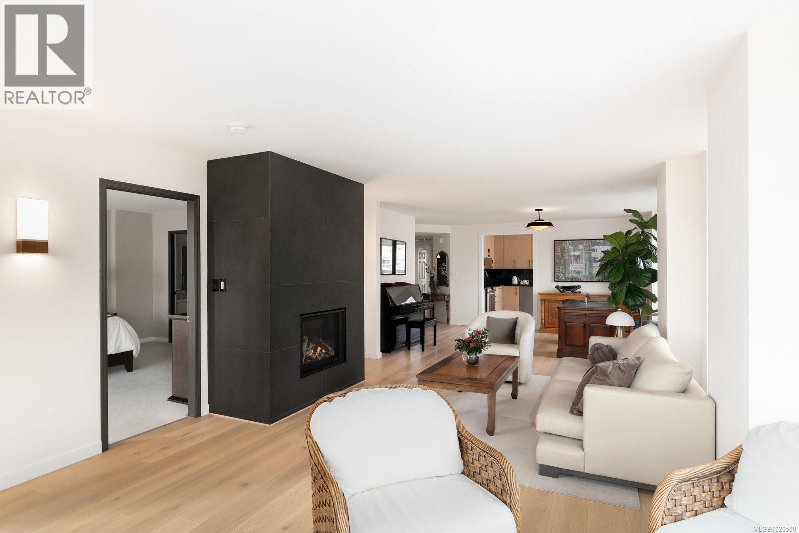 418 10 Paul Kane Place, Victoria